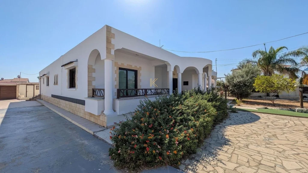3 Bedroom House for Sale in Aradippou, Larnaca District