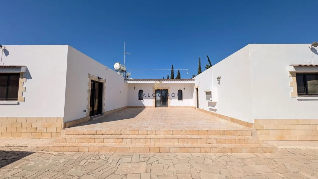 3 Bedroom House for Sale in Aradippou, Larnaca District
