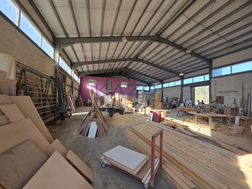 Επαγγελματικός χώρος 575m² προς πώληση στην Επαρχία Λεμεσού