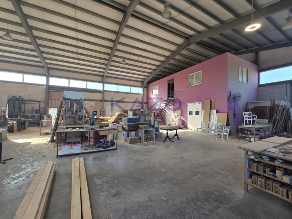 Επαγγελματικός χώρος 575m² προς πώληση στην Επαρχία Λεμεσού