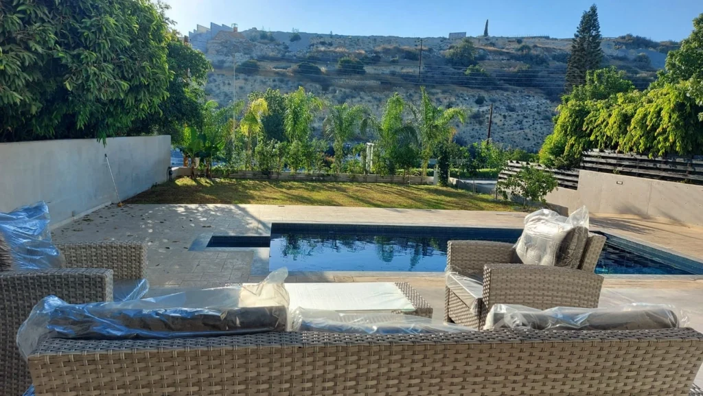 6+ Bedroom House for Rent in Agios Tychonas, Limassol District