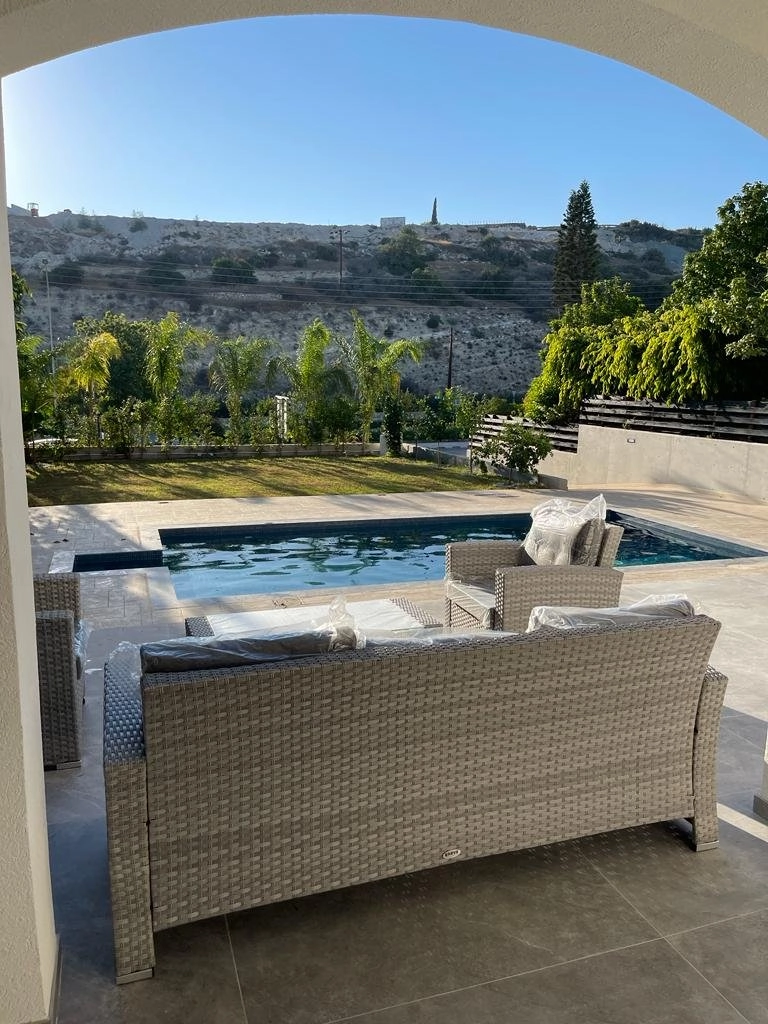 6+ Bedroom House for Rent in Agios Tychonas, Limassol District