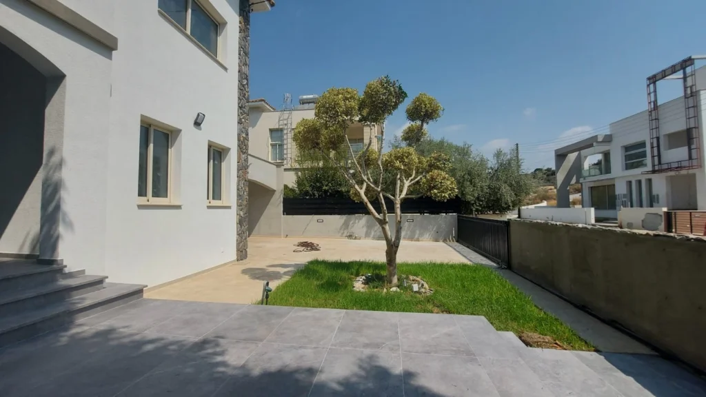 6+ Bedroom House for Rent in Agios Tychonas, Limassol District