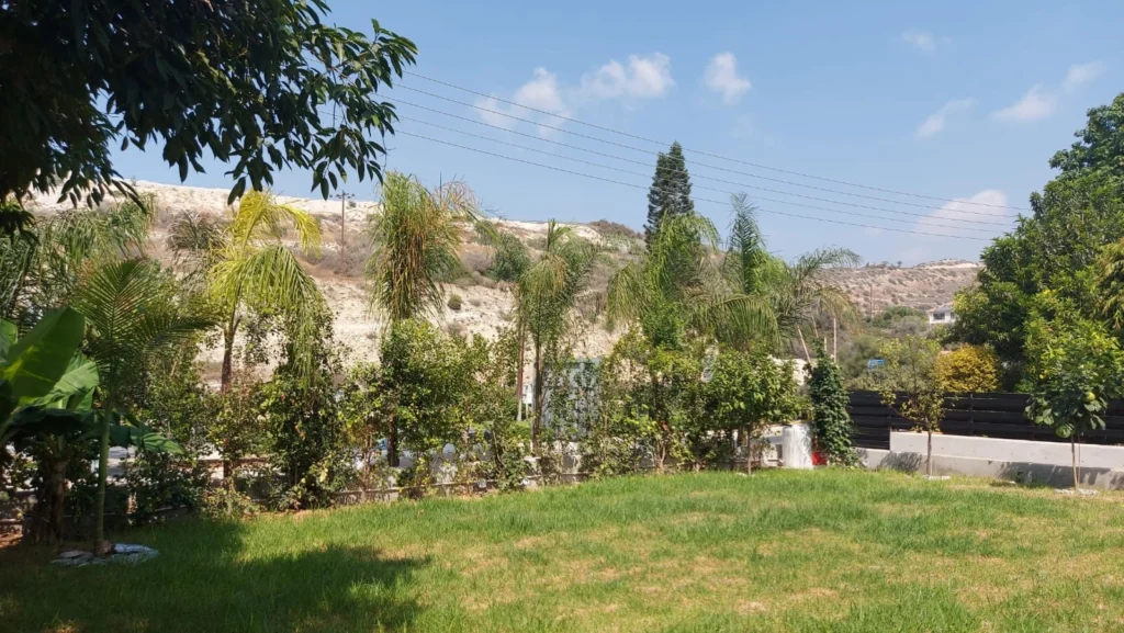 6+ Bedroom House for Rent in Agios Tychonas, Limassol District