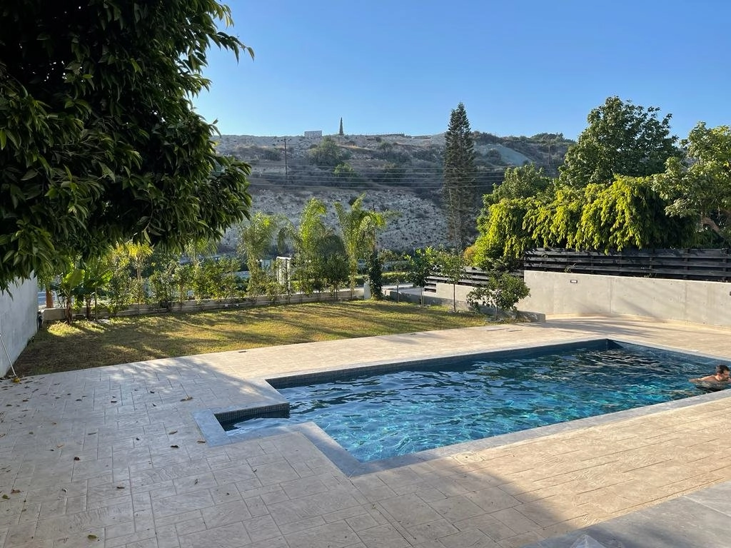 6+ Bedroom House for Rent in Agios Tychonas, Limassol District