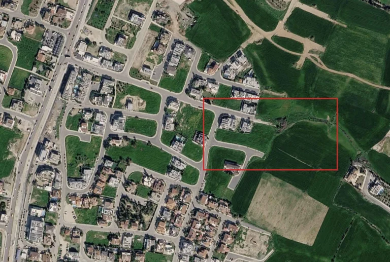734m² Plot for Sale