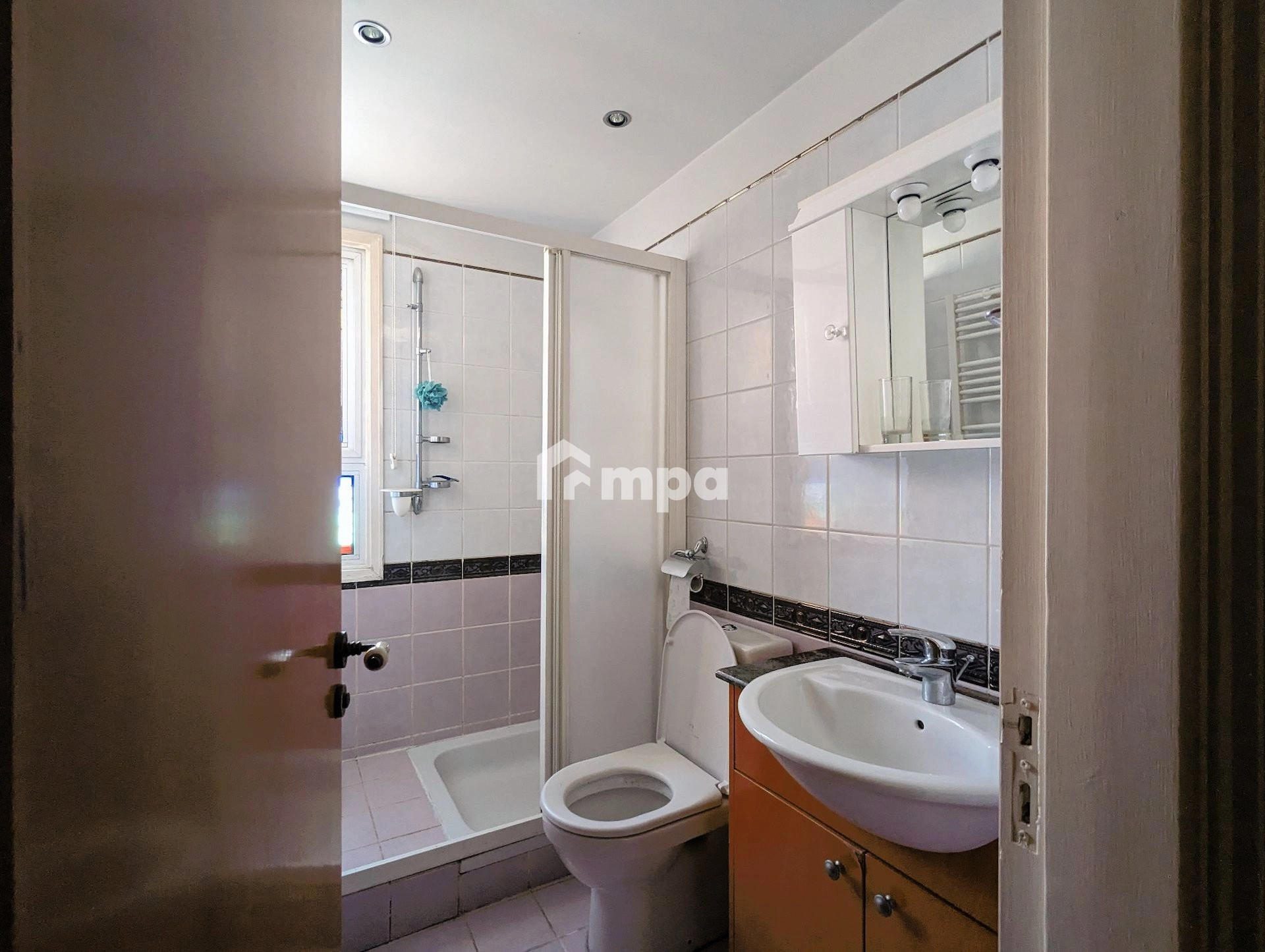 4 Bedroom Apartment for Rent in Agioi Omologites, Nicosia District