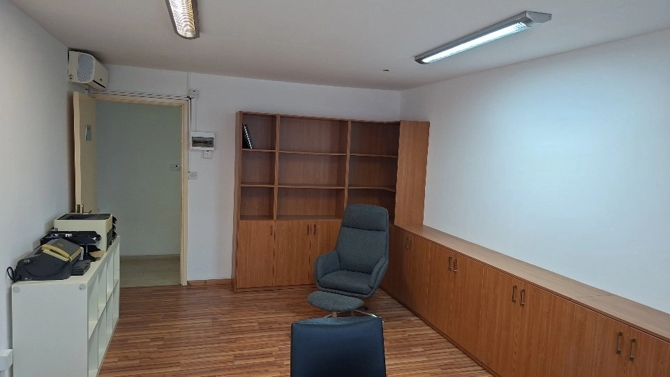 95m² Office for Rent in Larnaca – Agios Nikolaos, Limassol District
