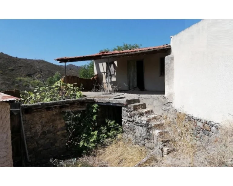 2 Bedroom House for Sale in Akapnou, Limassol District