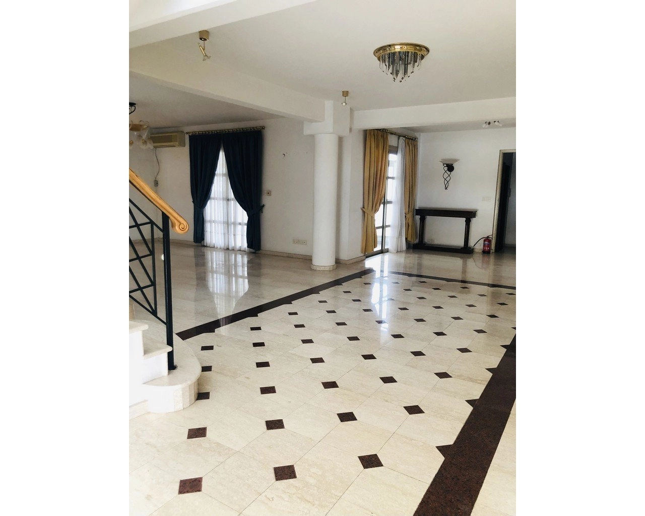 1671m² Building for Sale in Limassol – Neapolis