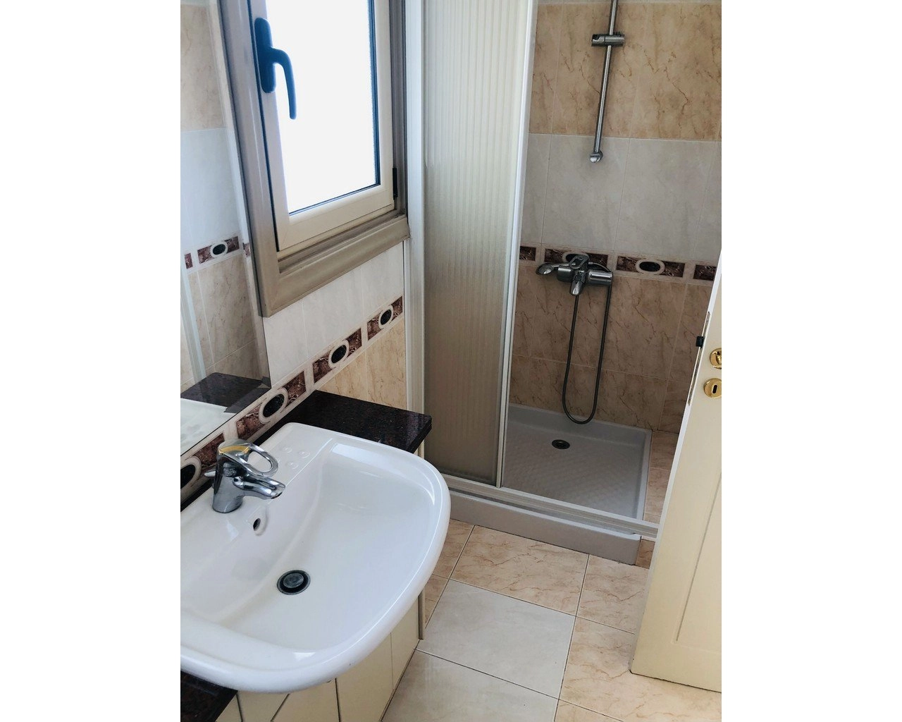 1671m² Building for Sale in Limassol – Neapolis