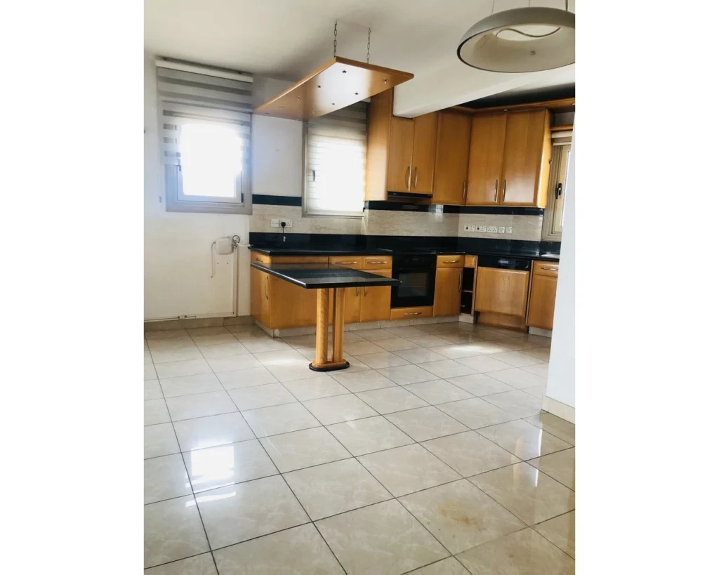 1671m² Building for Sale in Limassol – Neapolis