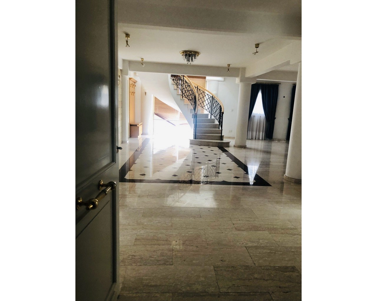 1671m² Building for Sale in Limassol – Neapolis