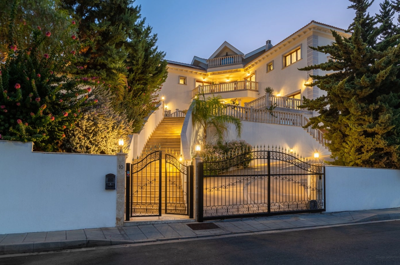 6+ Bedroom House for Sale in Limassol District
