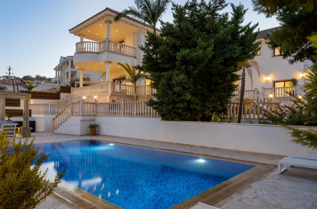 6+ Bedroom House for Sale in Limassol District
