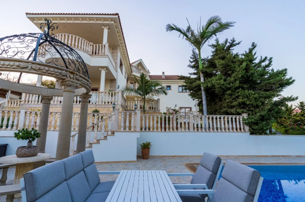 6+ Bedroom House for Sale in Limassol District