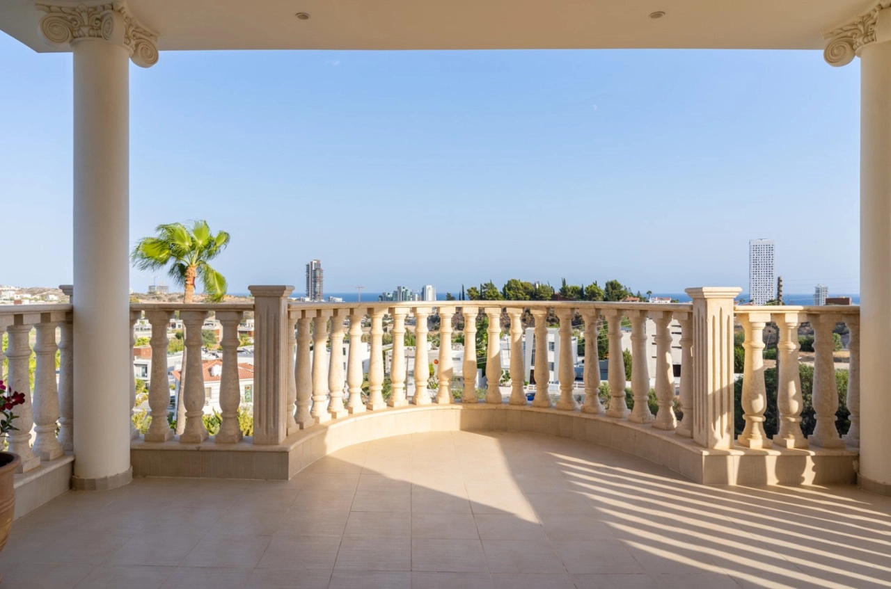 6+ Bedroom House for Sale in Limassol District