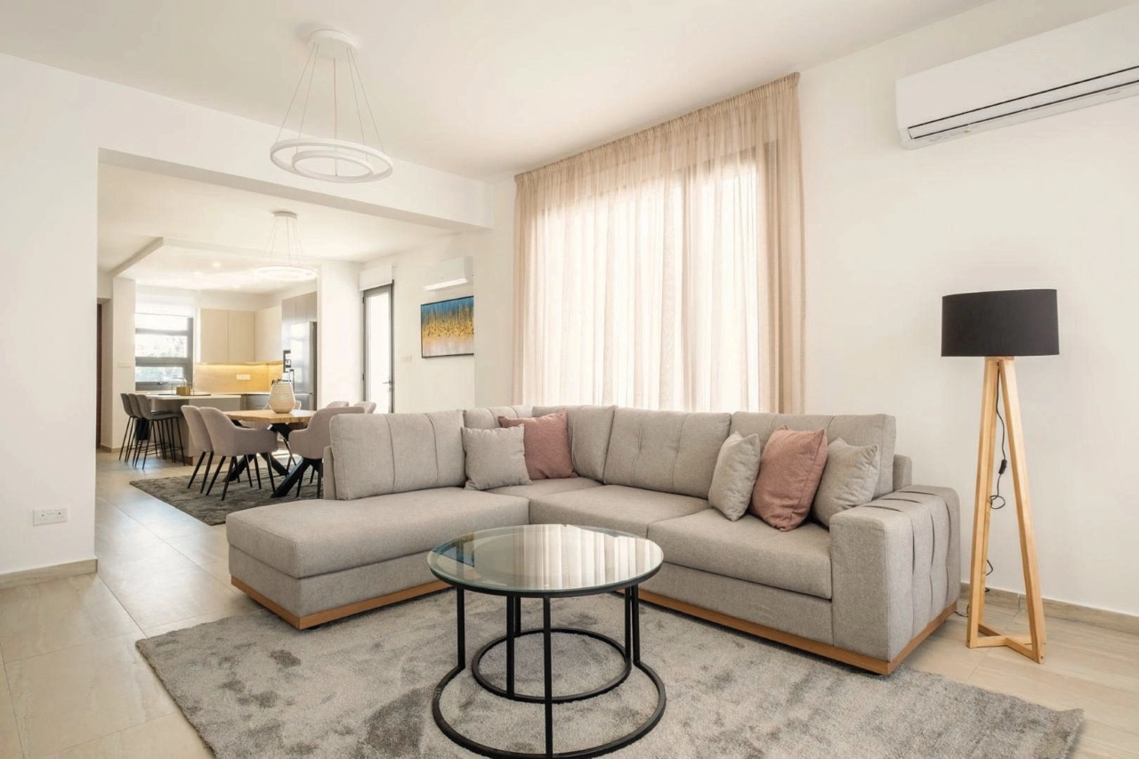 5 Bedroom House for Sale in Oroklini, Larnaca District