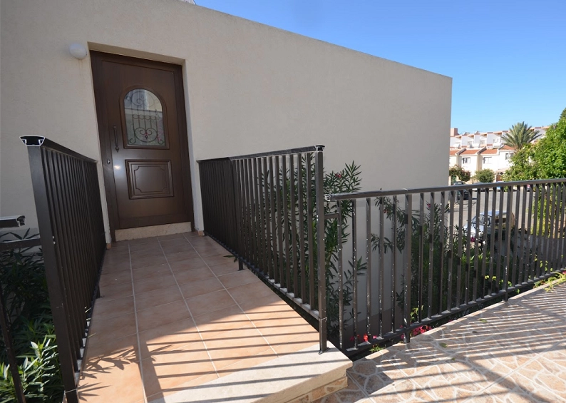 3 Bedroom House for Sale in Tombs Of the Kings, Paphos District