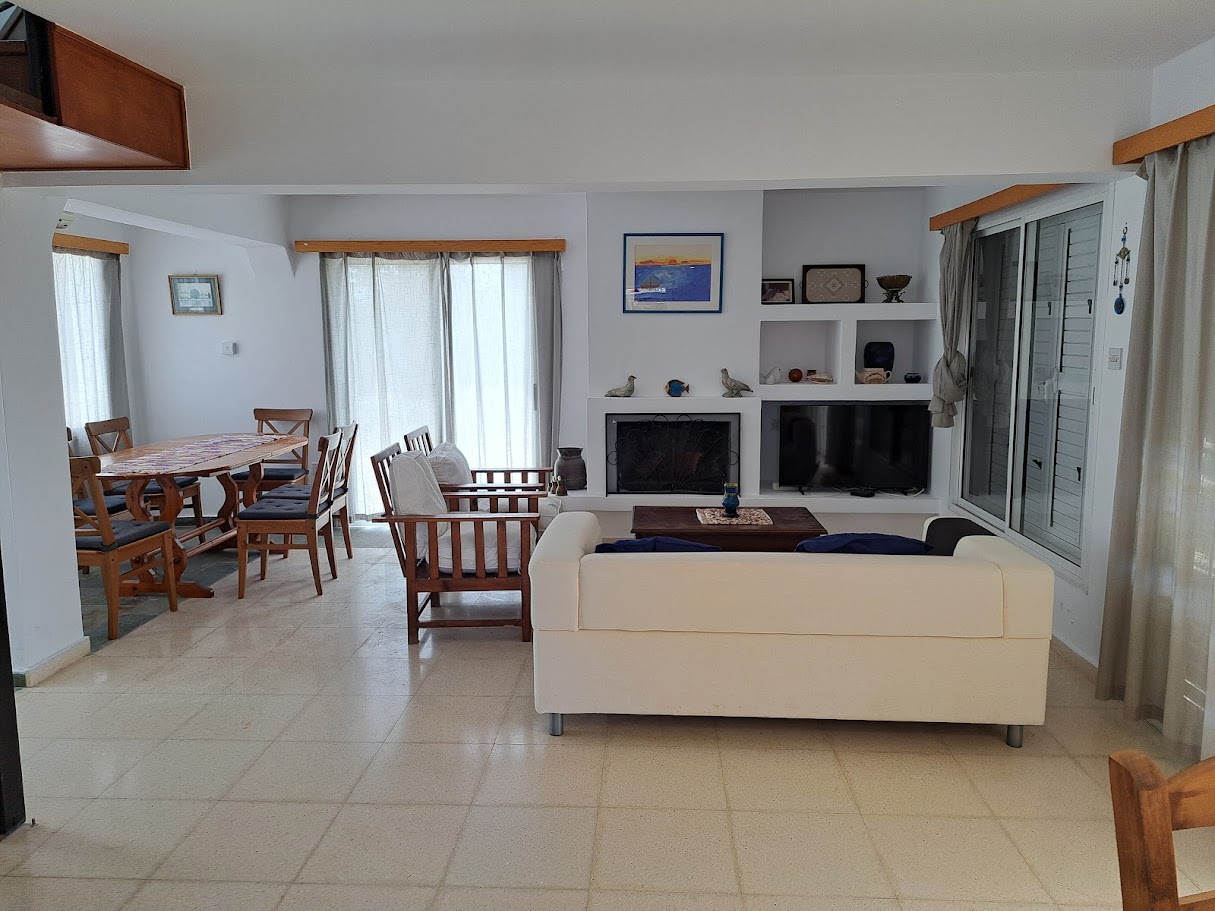 5 Bedroom House for Sale in Pegeia, Paphos District