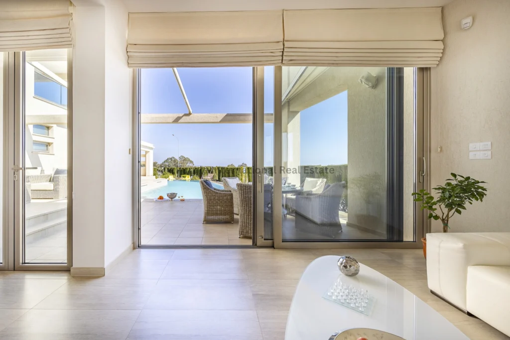 400m² House for Sale in Famagusta District