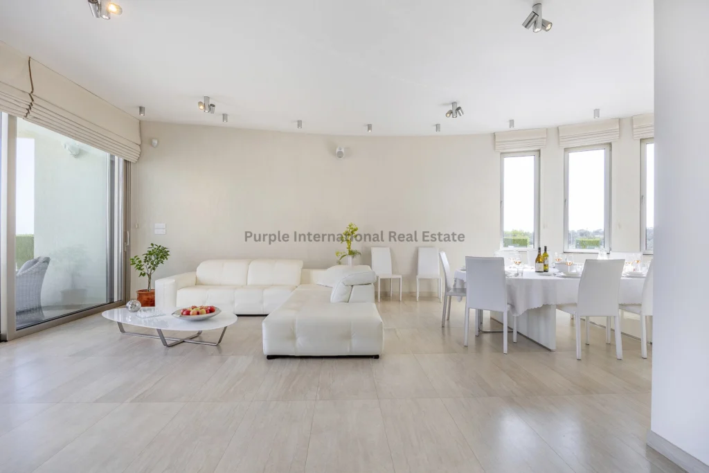 400m² House for Sale in Famagusta District