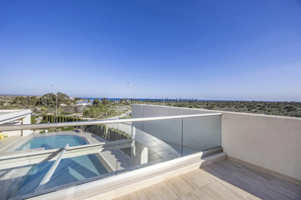 400m² House for Sale in Famagusta District