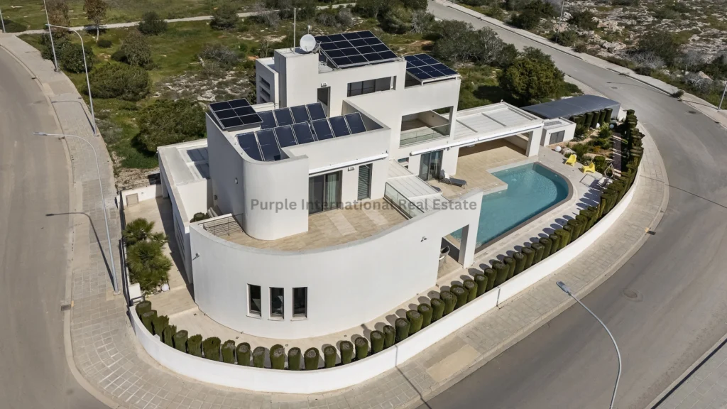 400m² House for Sale in Famagusta District