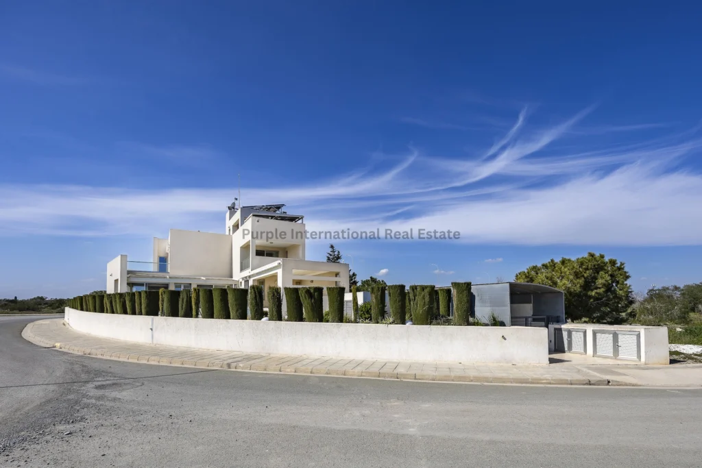 400m² House for Sale in Famagusta District