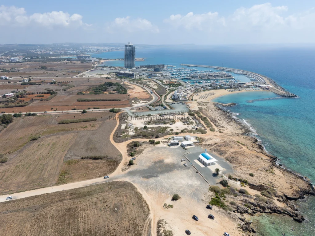 400m² House for Sale in Famagusta District