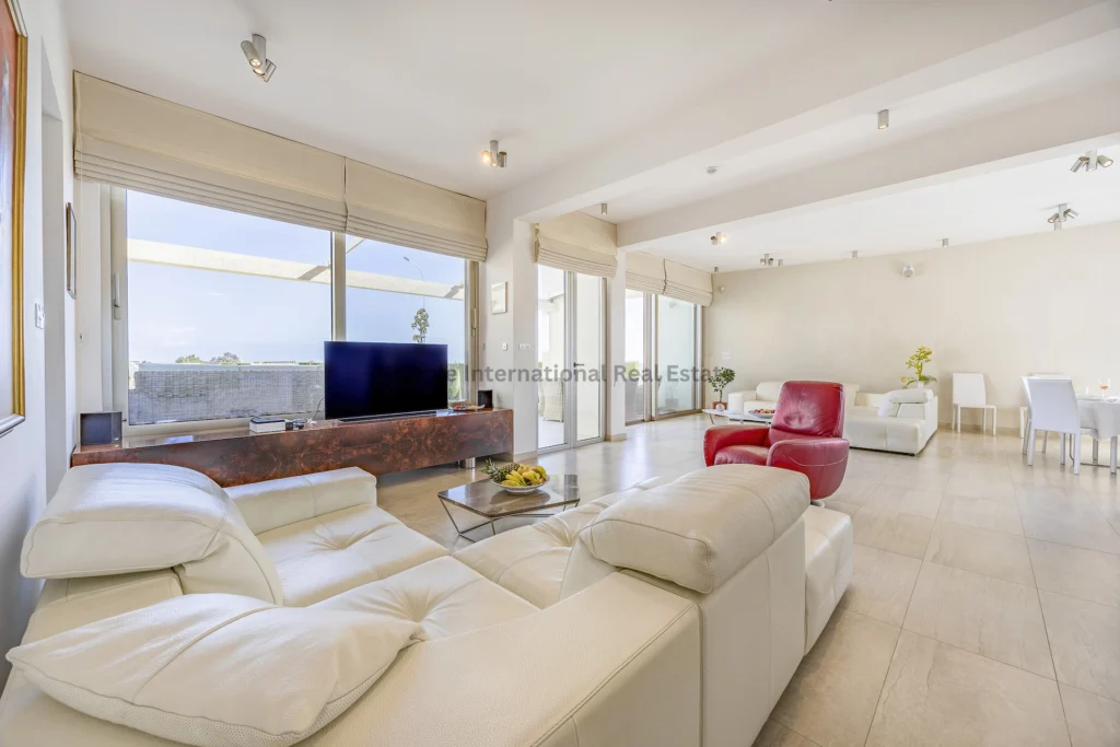 400m² House for Sale in Famagusta District