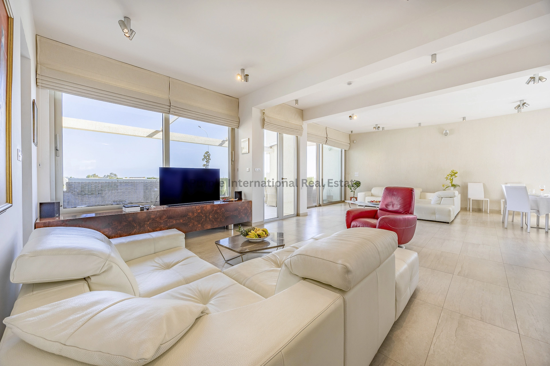 400m² House for Sale in Famagusta District
