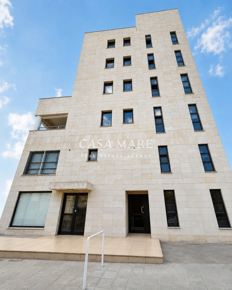 2200m² Building for Sale