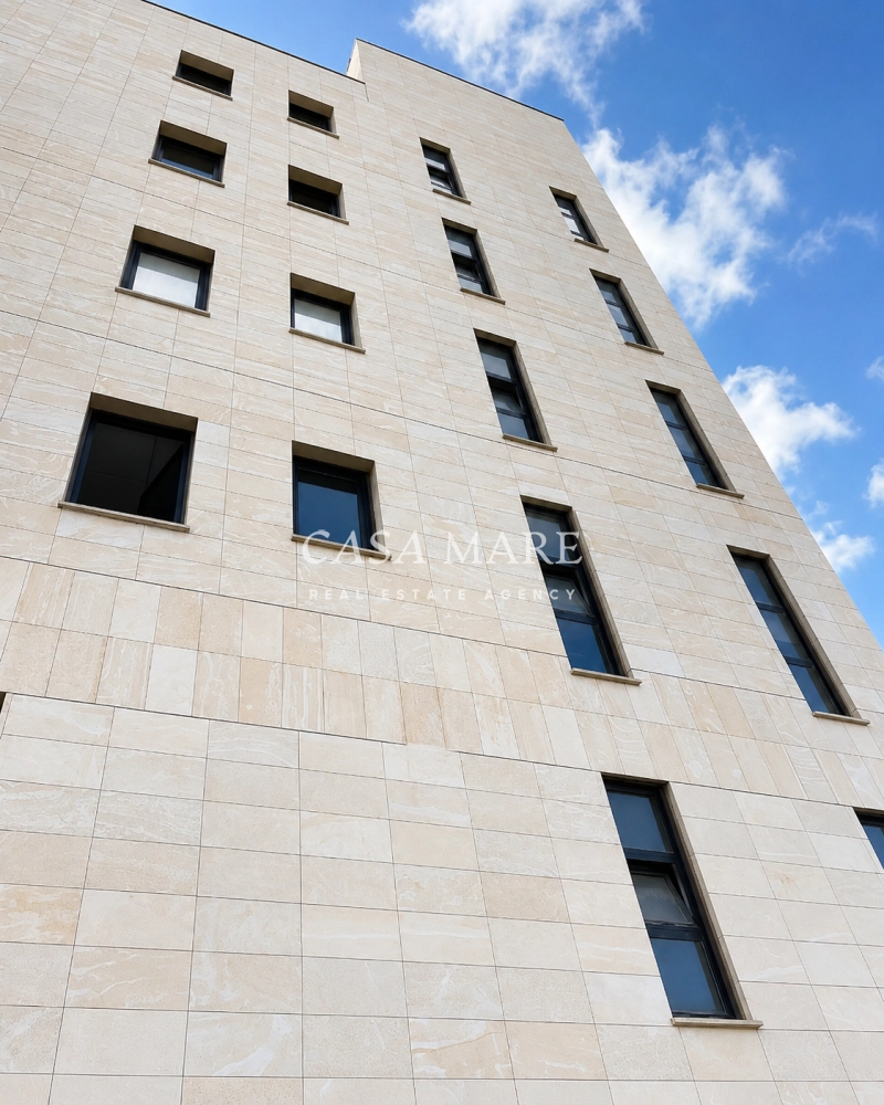 2200m² Building for Sale
