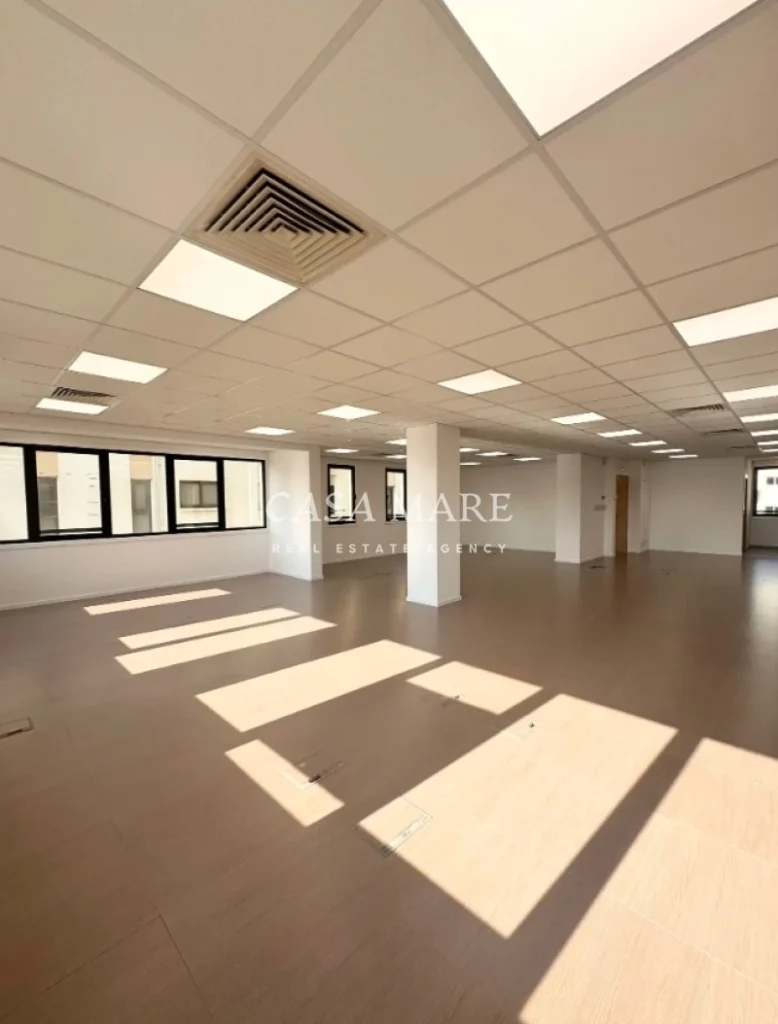 2200m² Building for Sale