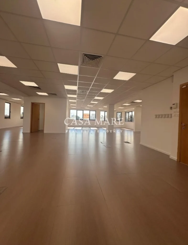 2200m² Building for Sale