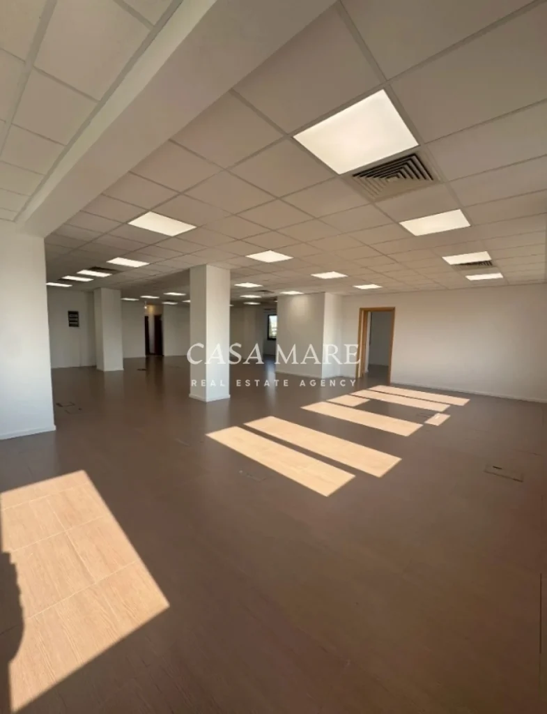 2200m² Building for Sale