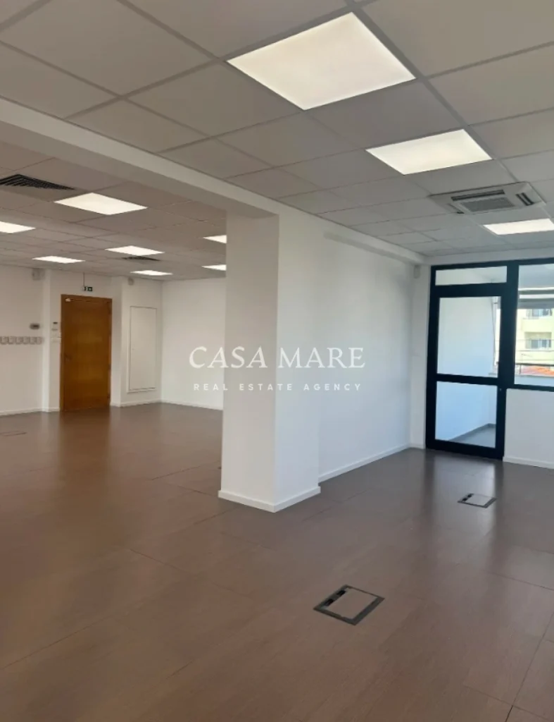 2200m² Building for Sale