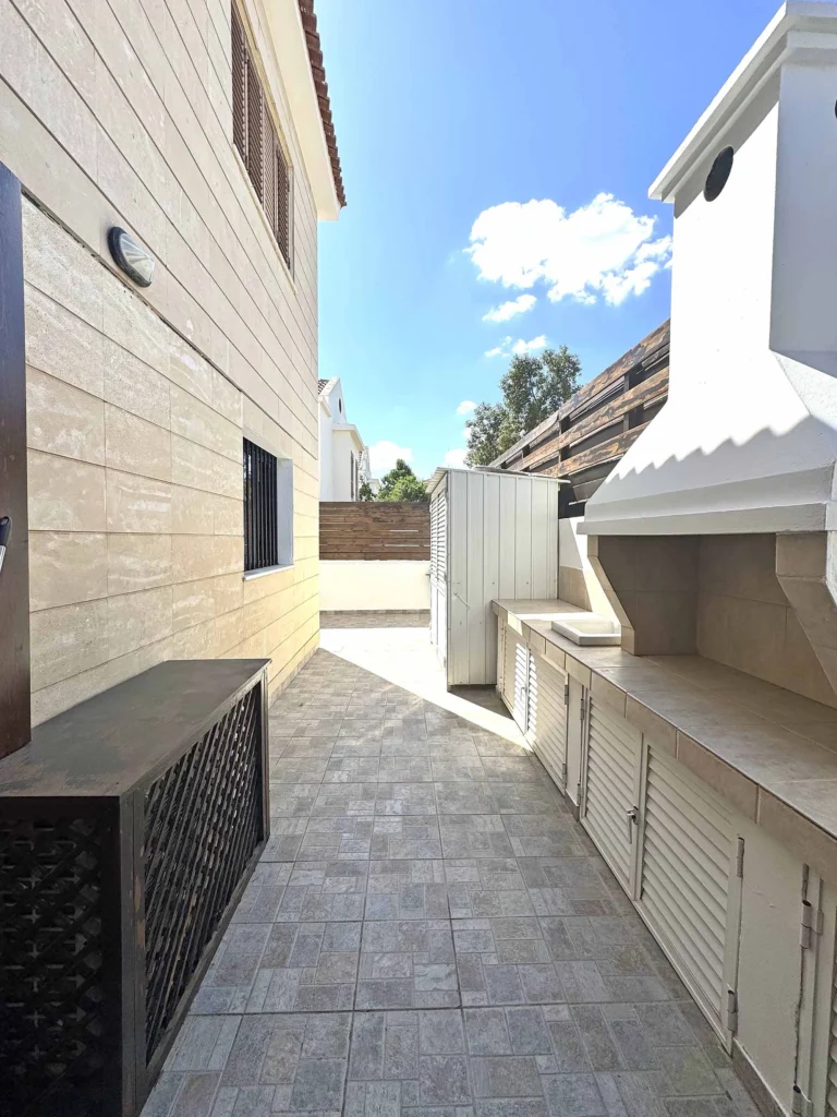 5 Bedroom House for Sale in Strovolos, Nicosia District