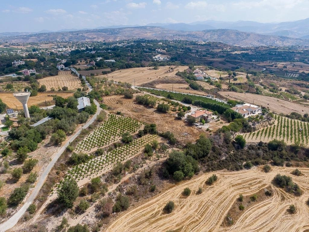 4,014m² Plot for Sale in Polemi, Paphos District