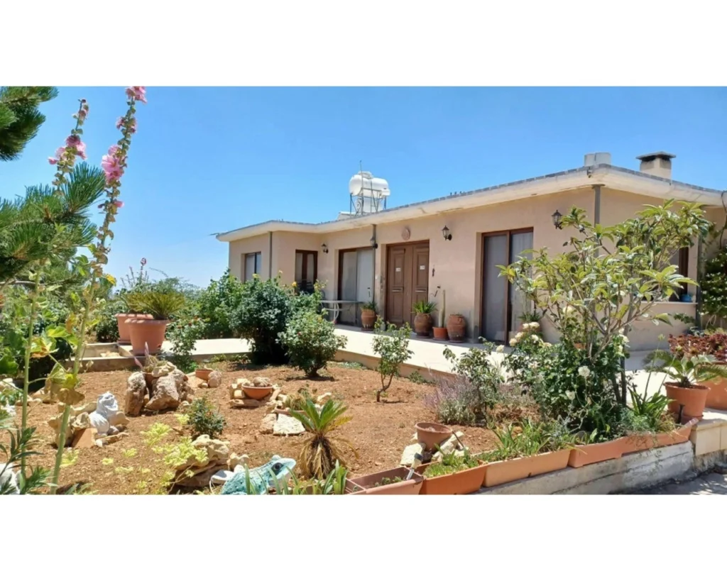 3 Bedroom House for Sale in Agios Therapon, Limassol District
