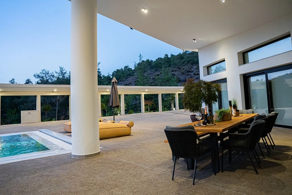 6+ Bedroom House for Sale in Louvaras, Limassol District