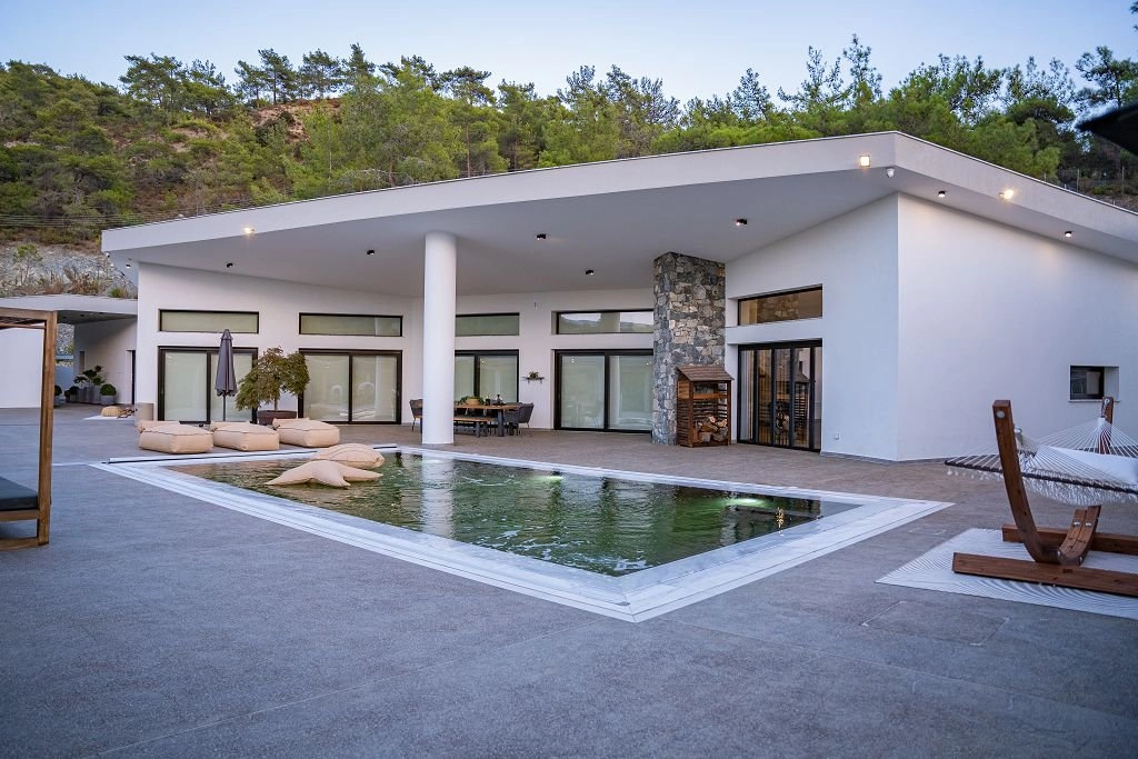 6+ Bedroom House for Sale in Louvaras, Limassol District