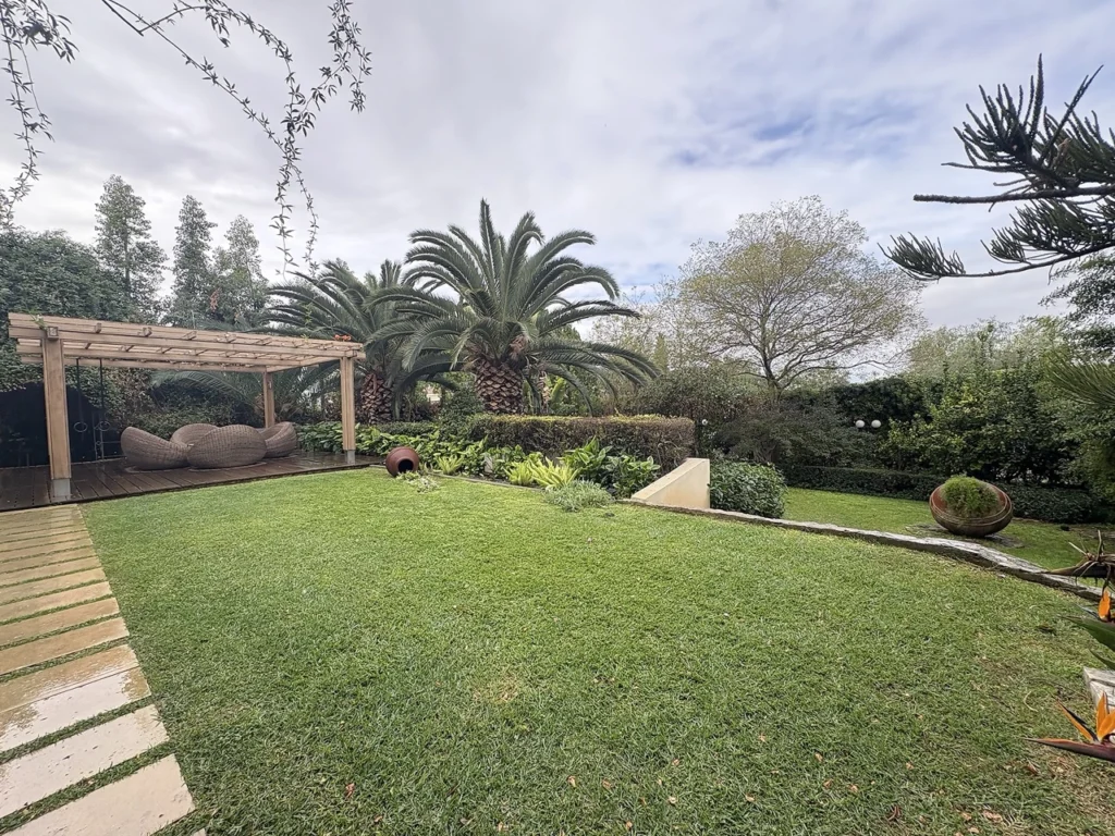 5 Bedroom House for Sale