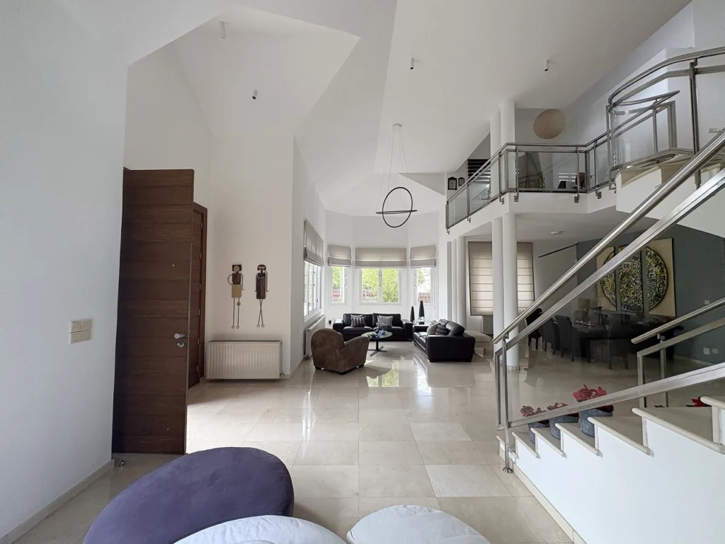 5 Bedroom House for Sale