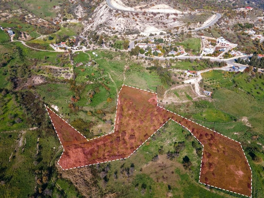 14,416m² Plot for Sale in Episkopi, Paphos District