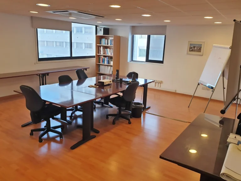 185m² Office for Sale