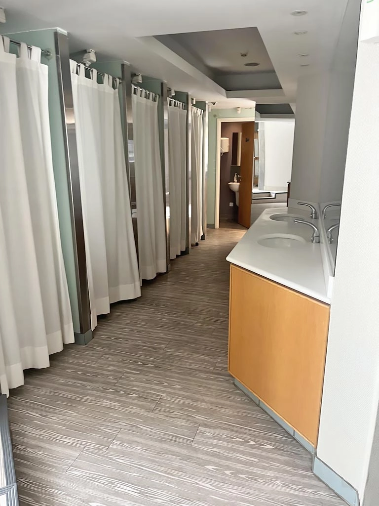570m² Office for Sale