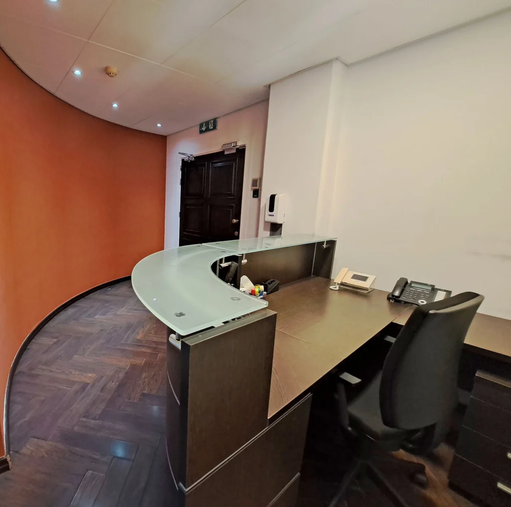 711m² Office for Sale