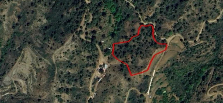 9,732m² Plot for Sale in Kato Platres, Limassol District